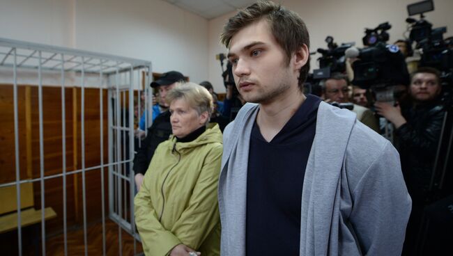 Блогер Руслан Соколовский в суде. Архивное фото