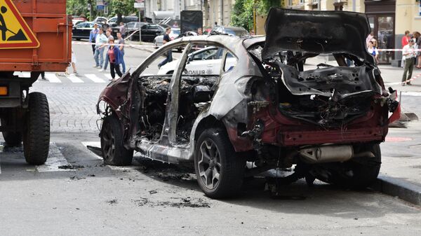 Взорванный автомобиль, в котором погиб журналист Павел Шеремет. Архивное фото