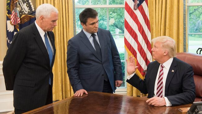 Президент США Дональд Трамп, вице-президент Майк Пенс и министр иностранных дел Украины Павел Климкин во время встречи в Вашингтоне. 10 мая 2017