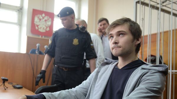 Блогер Руслан Соколовский в суде. Архивное фото