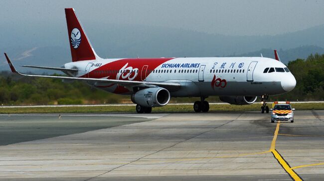 Самолет китайской авиакомпания Sichuan Airlines. Архивное фото