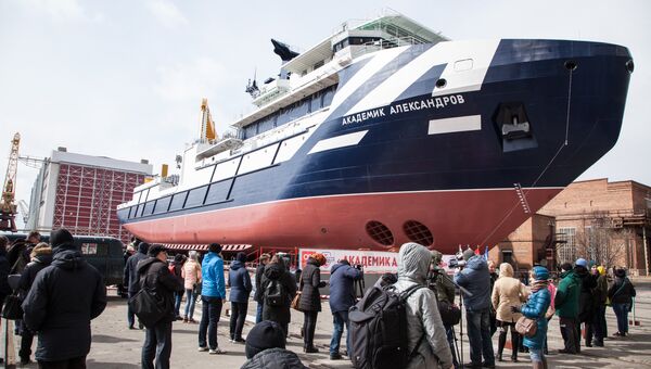 Церемония спуска на воду спасательного буксирного судна Академик Александров в Северодвинске. 11 мая 2017