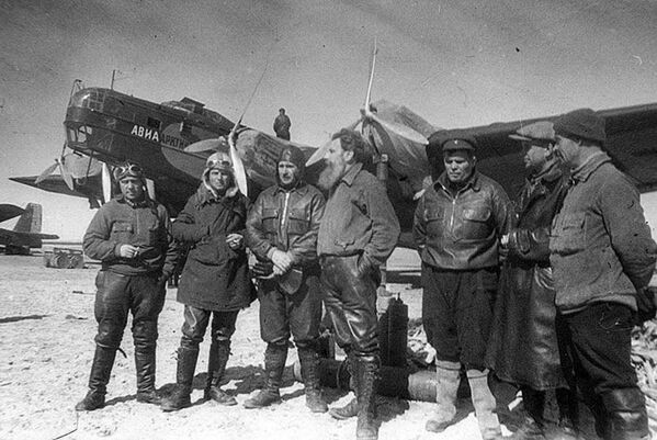 Руководитель и пилоты самолетов экспедиции Северный Полюс-1