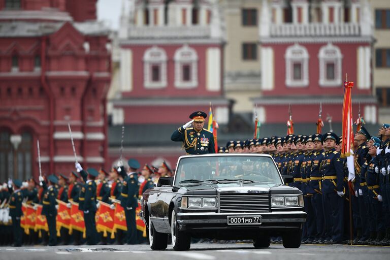 Министр обороны РФ генерал армии Сергей Шойгу во время военного парада на Красной площади в честь 72-й годовщины Победы в Великой Отечественной войне 1941-1945 годов