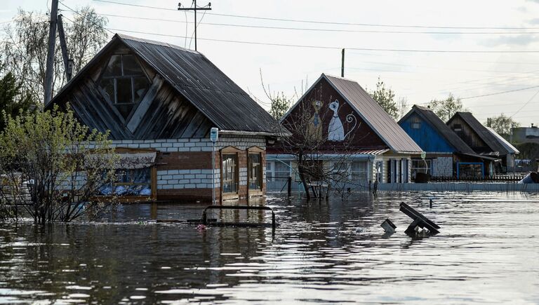 Частные дома в городе Ишим Тюменской области, подтопленные в результате сильного поднятия воды в реках Ишим и Карасуль