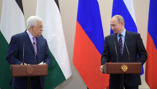 Президент РФ Владимир Путин и президент Палестины Махмуд Аббас во время встречи в Сочи. 11 мая 2017