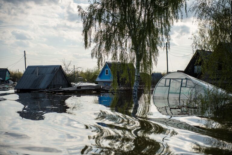 Частные дома в городе Ишим Тюменской области, подтопленные в результате сильного поднятия воды в реках Ишим и Карасуль