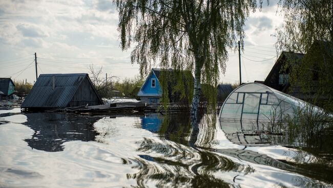 Частные дома, подтопленные в результате сильного поднятия воды в реках. Архивное фото