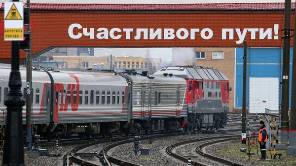 Отправление фирменного поезда Янтарь с Южного вокзала в Калининграде
