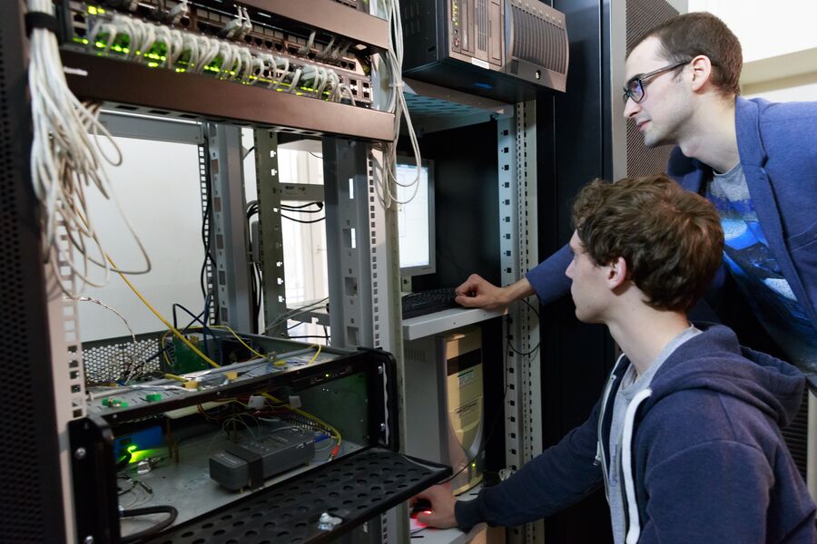 Обучение студентов из Университета Рочестера, США азам квантовой связи в ИТМО