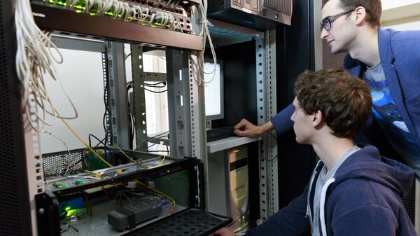 Обучение студентов из Университета Рочестера, США азам квантовой связи в ИТМО