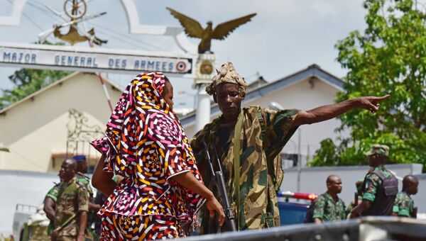 Военные у штаба армии Кот-д'Ивуара в Абиджане. 12 мая 2017