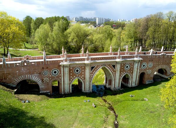 Большой каменный мост Дворцово-паркового ансамбля музея-заповедника Царицыно