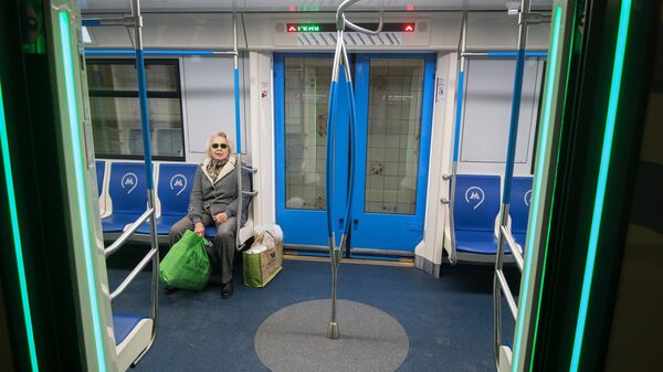 Женщина в московском метро