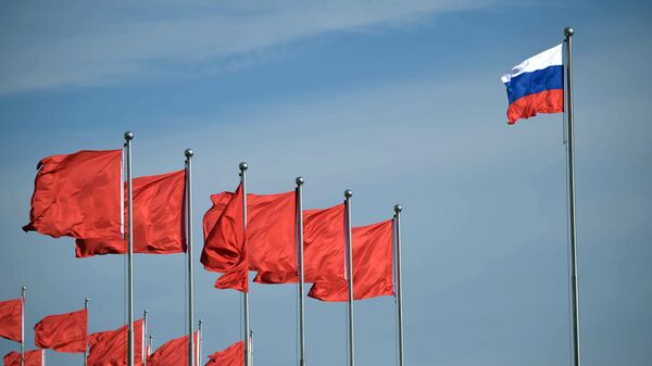 Флаги КНР и РФ