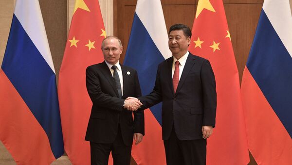 Президент РФ Владимир Путин и председатель Китайской Народной Республики Си Цзиньпин. Архивное фото