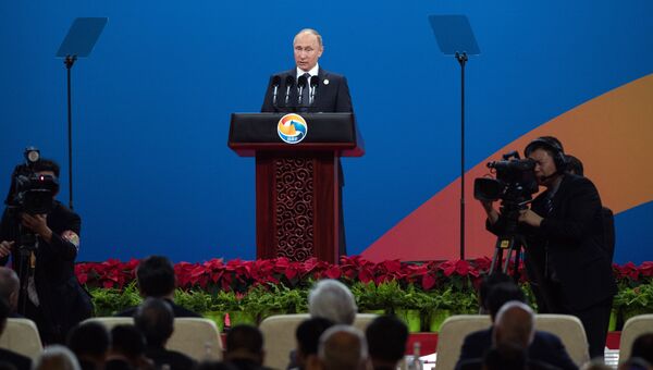 Президент РФ Владимир Путин выступает на церемонии открытия Международного форума Один пояс, один путь в ходе рабочей поездки в Китай