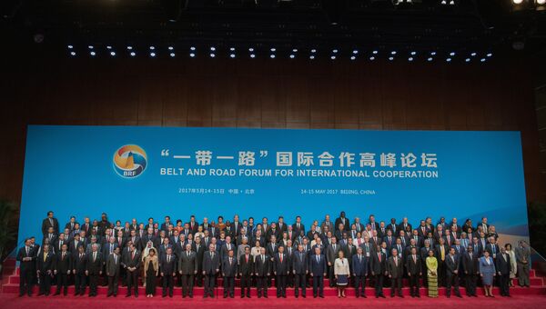 Президент РФ Владимир Путин во время совместного фотографирования на церемонии открытия Международного форума Один пояс, один путь в ходе рабочей поездки в Китай. 14 мая 2017
