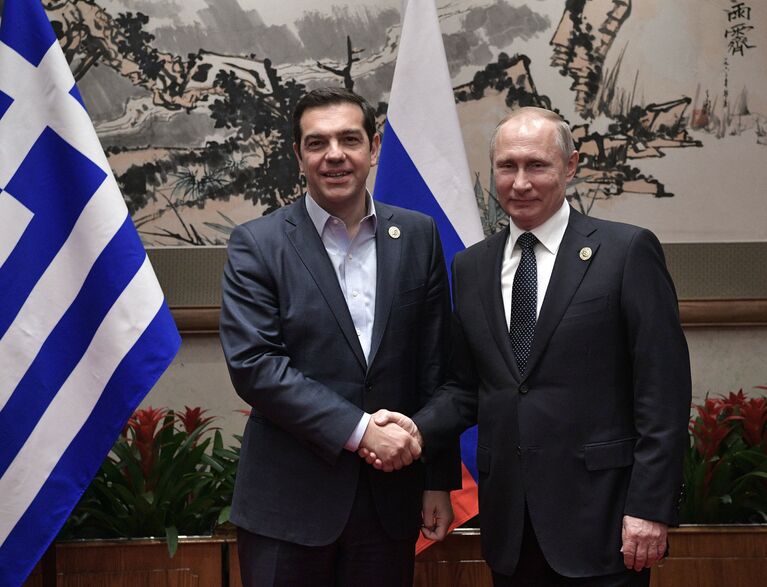 Президент РФ Владимир Путин и премьер-министр Греции Алексис Ципрас во время встречи в рамках Международного форума Один пояс, один путь. 14 мая 2017
