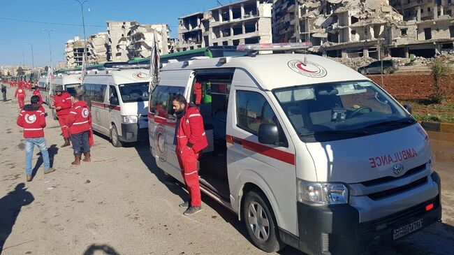 Машины Скорой помощи в освобожденном квартале восточного Алеппо в Сирии