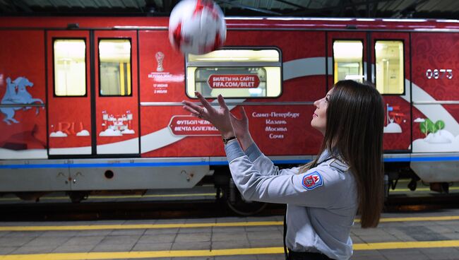 Презентация состава поезда московского метрополитена, посвященного Кубку конфедераций FIFA 2017. Архивное фото