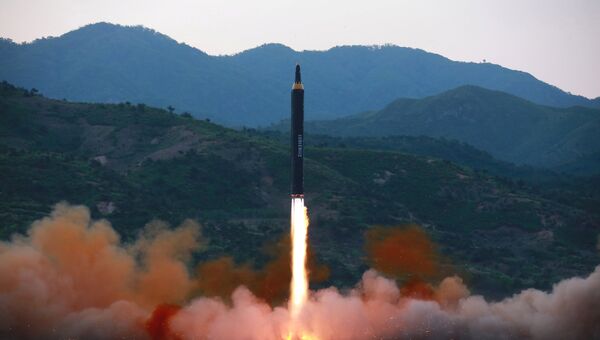 Испытание баллистической ракеты средней дальности Hwasong-12 в КНДР. 15 мая 2017