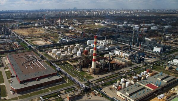 Московский нефтеперерабатывающий завод в районе Капотня. Архивное фото