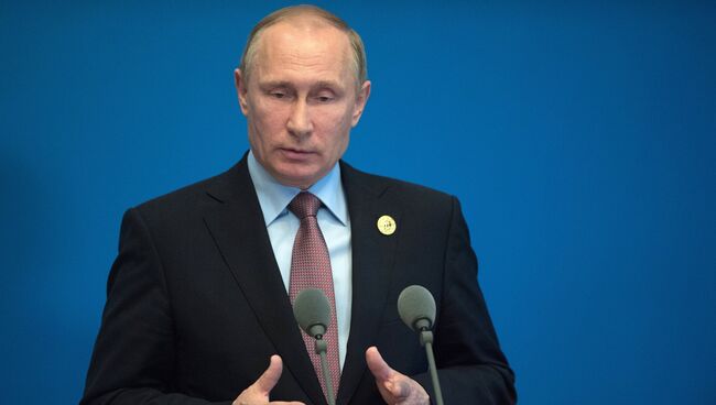 Президент РФ Владимир Путин во время пресс подхода к российским СМИ по итогам участия в Международном форуме Один пояс, один путь. 15 мая 2017