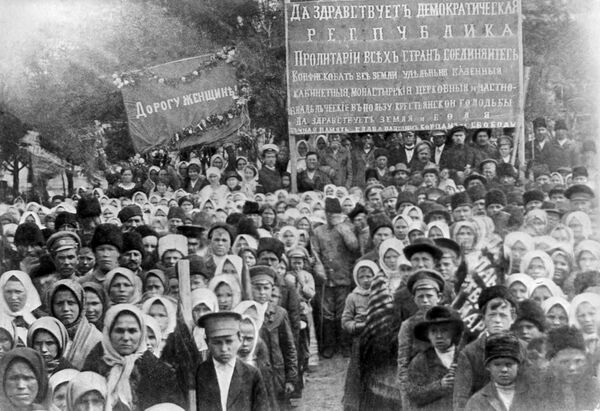 Демонстрация крестьян в поддержку февральской буржуазно-демократической революции в Сибири. Июнь-июль 1917 года
