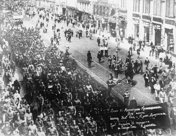 Демонстрация революционных частей петроградского гарнизона. Июнь 1917 года