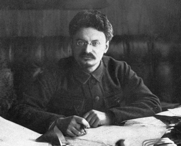 Лев Давидович Троцкий политический и государственный деятель, председатель Революционного военного совета РСФСР. 1920 год