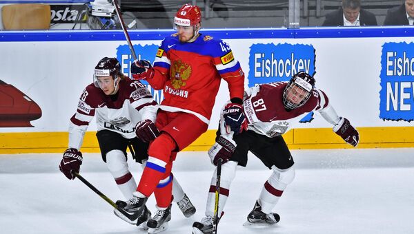 Игрок сборной России Валерий Ничушкин в матче группового этапа чемпионата мира по хоккею 2017 между сборными командами России и Латвии. 15 мая 2017