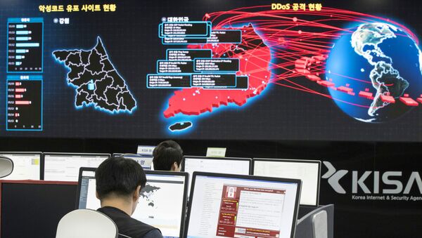 Сотрудники корейского агентства по интернет-безопасности в Сеуле наблюдает за распространением вируса WannaCry. 15 мая 2017