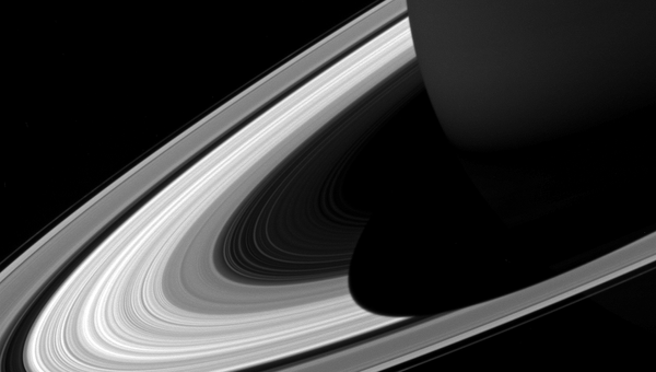 Кольца Сатурна, покрытые его тенью