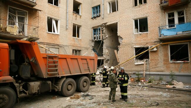 На месте обрушения подъезда жилого дома в Волгограде. 16 мая 2017