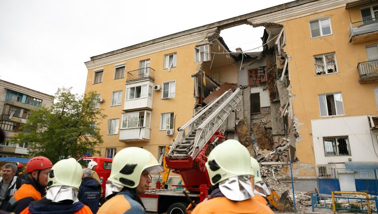 На месте взрыва бытового газа в жилом доме в Волгограде