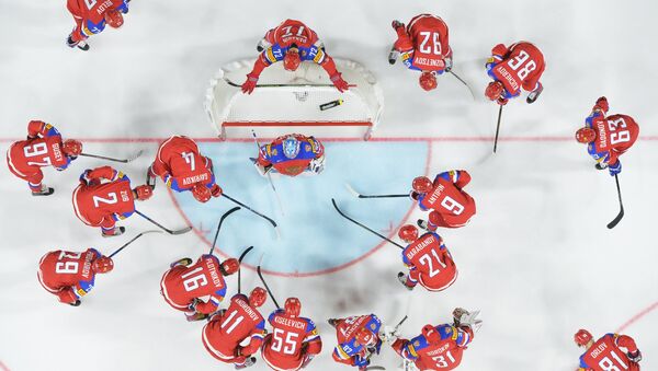 Игроки сборной России перед началом матча группового этапа чемпионата мира по хоккею 2017 между сборными командами России и США