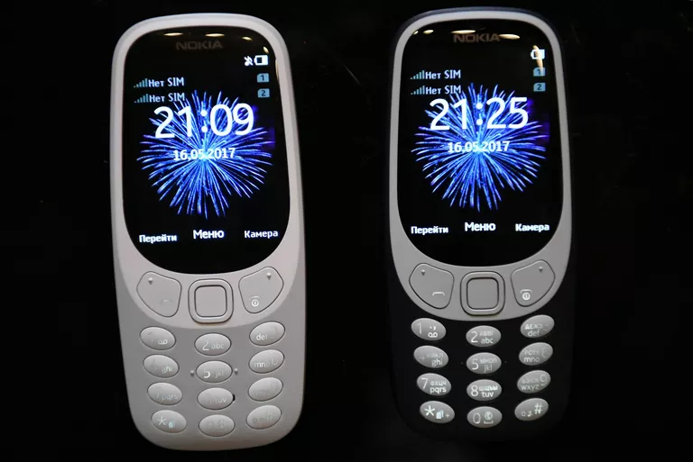 Обновленная версия классической модели мобильного телефона Nokia 3310 во время российской презентации в Москве. 16 мая 2017 Обновленная версия классической модели мобильного телефона Nokia 3310 во время российской презентации в Москве. 16 мая 2017