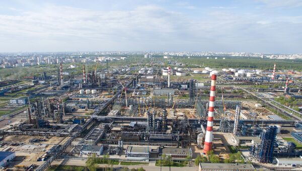 Московский нефтеперерабатывающий завод в районе Капотня. Архивное фото