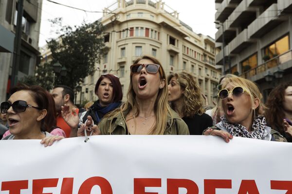 Участники забастовки в Афинах. 17 мая 2017 года