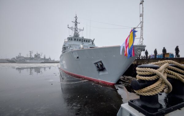 Церемония подъема флага на корабле противоминной обороны Александр Обухов в Санкт-Петербурге Церемония подъема флага на корабле противоминной обороны Александр Обухов в Санкт-Петербурге