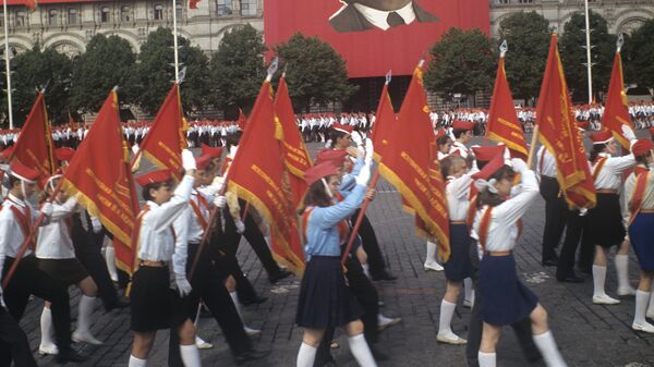 Парад на Красной площади, посвященный Дню рождения Всесоюзной пионерской организации имени В. И. Ленина