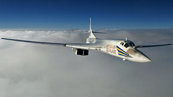 Cтратегический бомбардировщик-ракетоносец Ту-160. Архивное фото