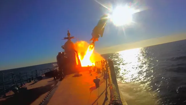 В море, в небе, под водой и на суше – видео Минобороны РФ ко дню Балтийского флота