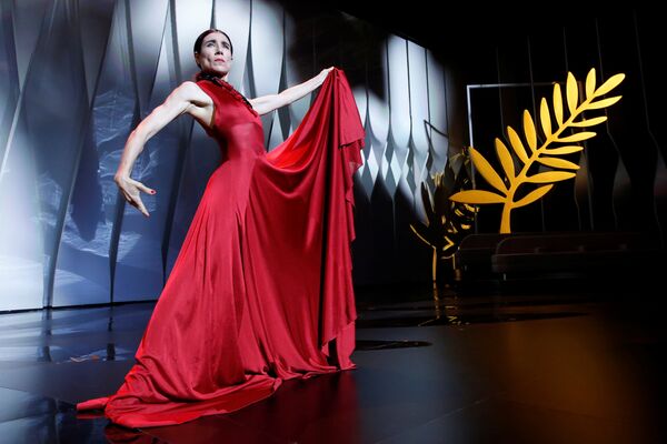 Испанский хореограф Бланка Ли выступает на церемонии открытия 70-го Каннского международного кинофестиваля