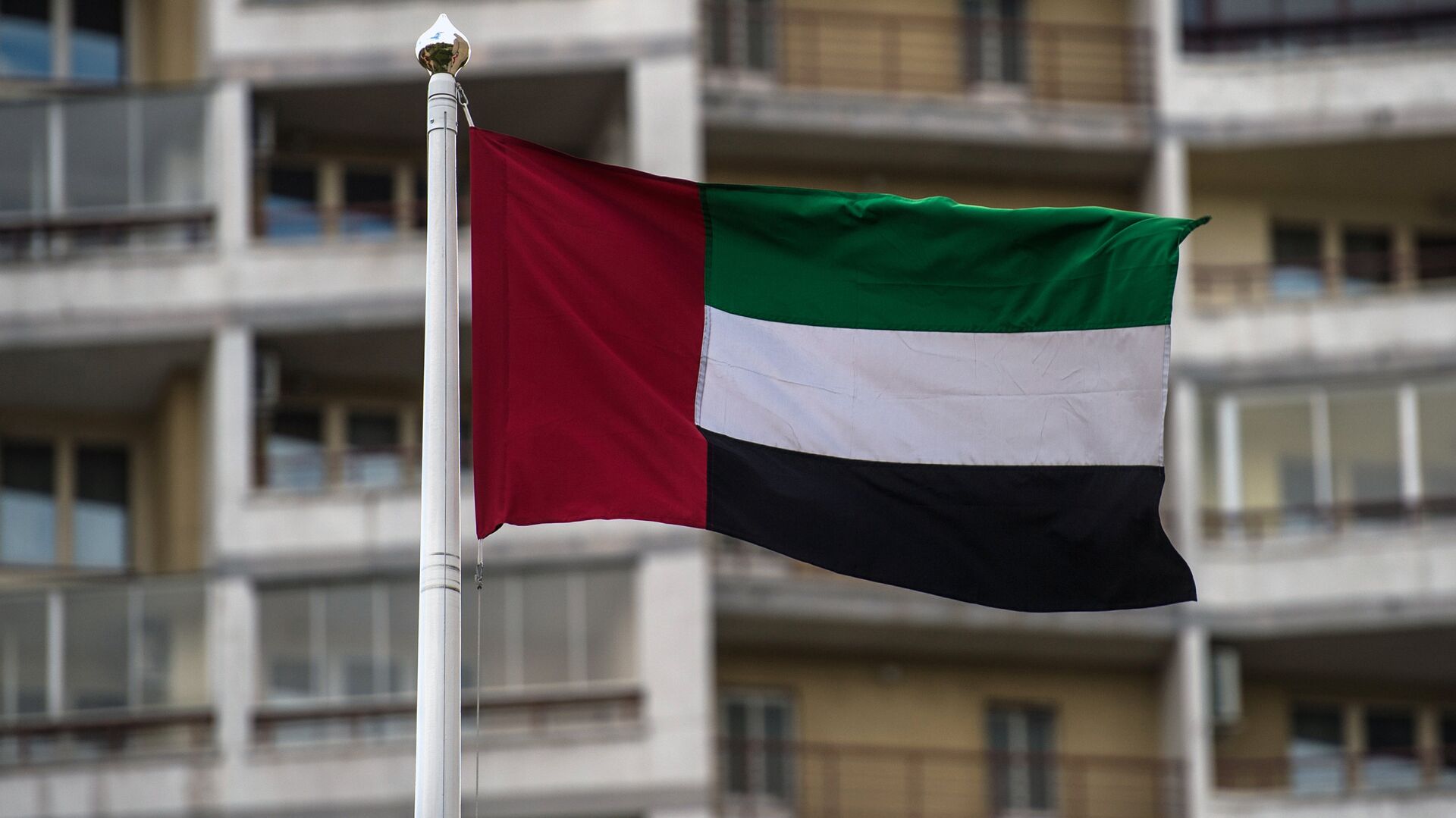 Флаг Объединённых Арабских Эмиратов (ОАЭ) на территории посольства в России в Москве - РИА Новости, 1920, 21.10.2022