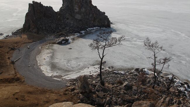 Мыс Бурхан (скала Шаманка), остров Ольхон. Архивное фото