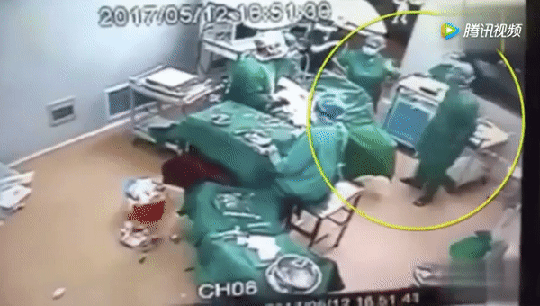 В Китае медработники подрались во время операции