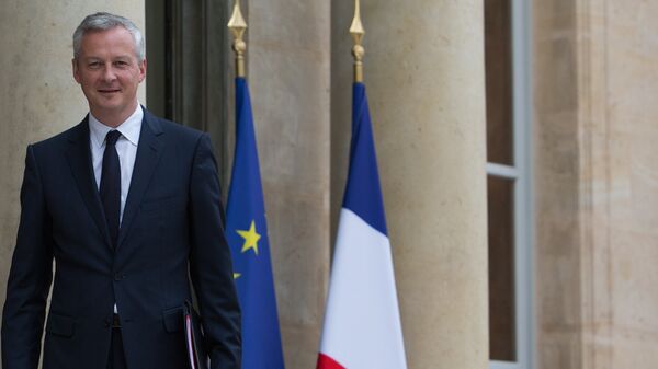 Министр экономики Франции Бруно Ле Мэр перед первым заседанием нового кабинета министров Франции. 18 мая 2017