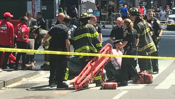 Место наезда автомобиля на людей на Таймс-Сквер в Нью-Йорке. 18 мая 2017